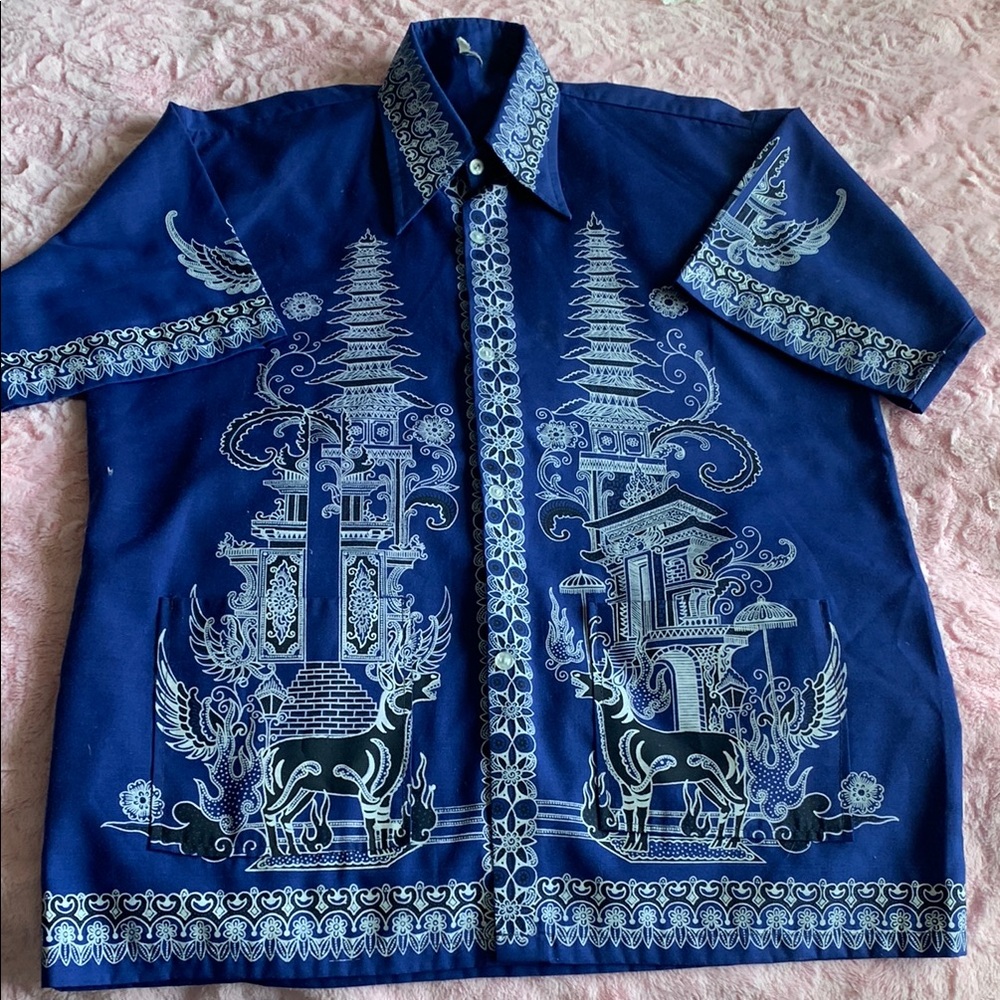 Vtg Men's Blue ethnic temple Short Sleeve shirt with pockets M L